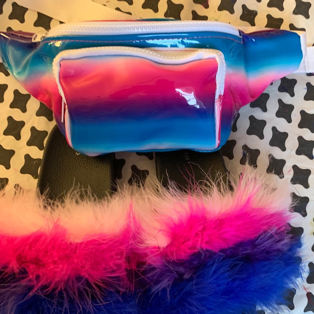 Fur Fopls an Fanny packs